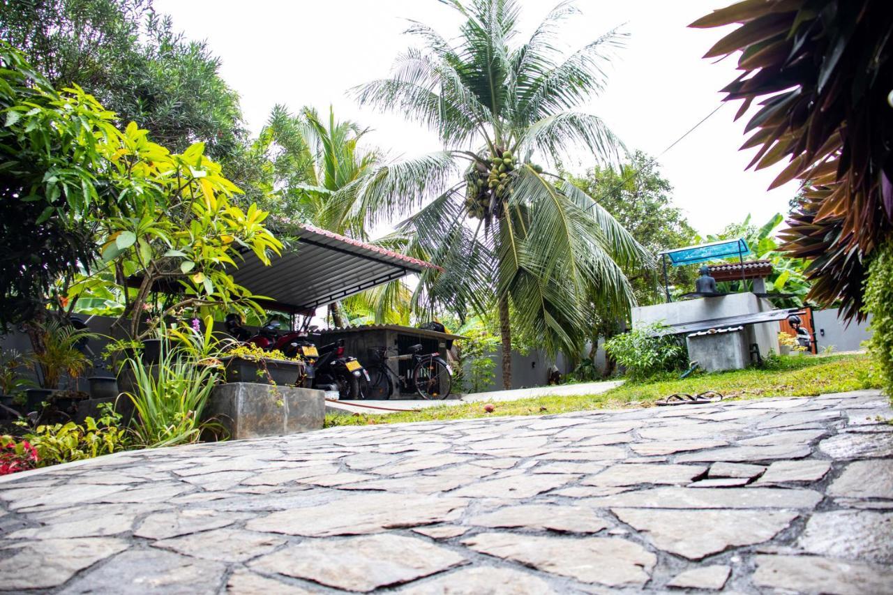 Sri villa Rest Hikkaduwa Exteriör bild